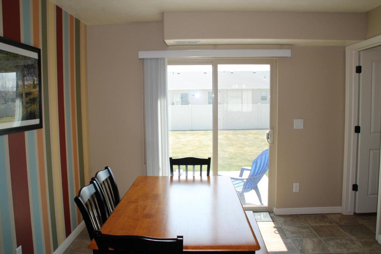 3 Queen Beds, 1 Twin Bed, 2 Rooms, 1 And A Half Bath, Self Check-In, Flexcation Equipped Idaho Falls Buitenkant foto