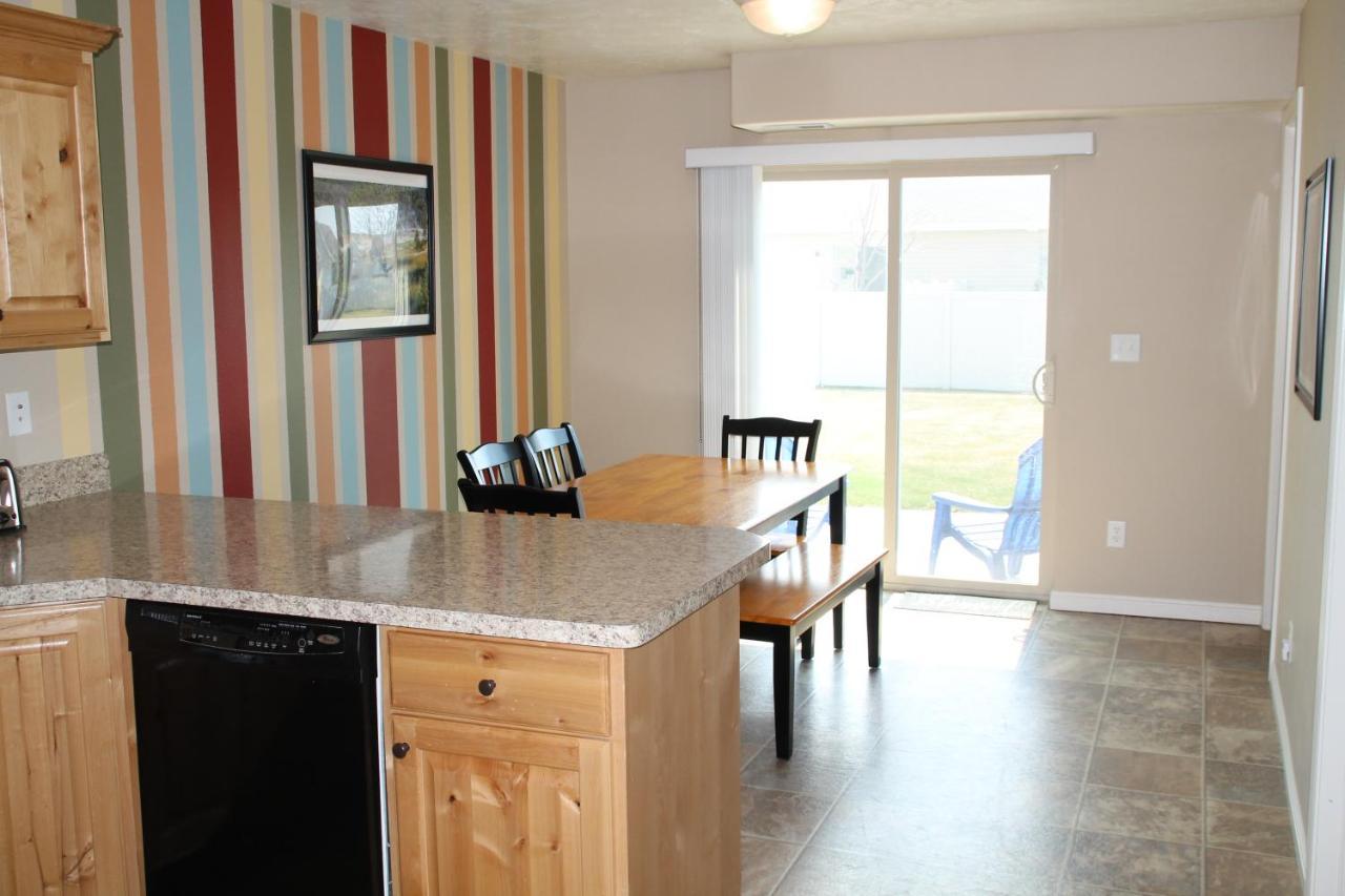 3 Queen Beds, 1 Twin Bed, 2 Rooms, 1 And A Half Bath, Self Check-In, Flexcation Equipped Idaho Falls Buitenkant foto