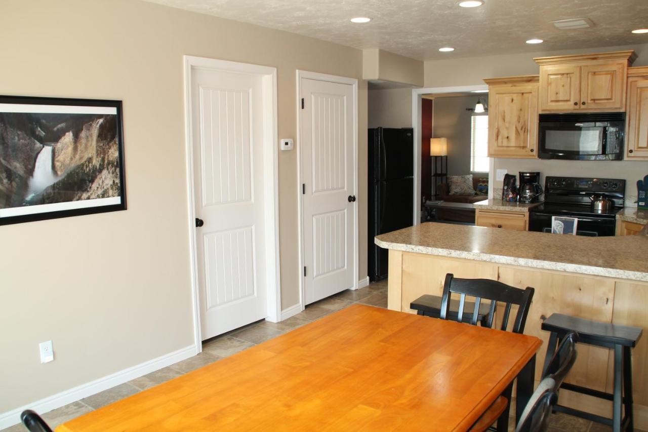 3 Queen Beds, 1 Twin Bed, 2 Rooms, 1 And A Half Bath, Self Check-In, Flexcation Equipped Idaho Falls Buitenkant foto
