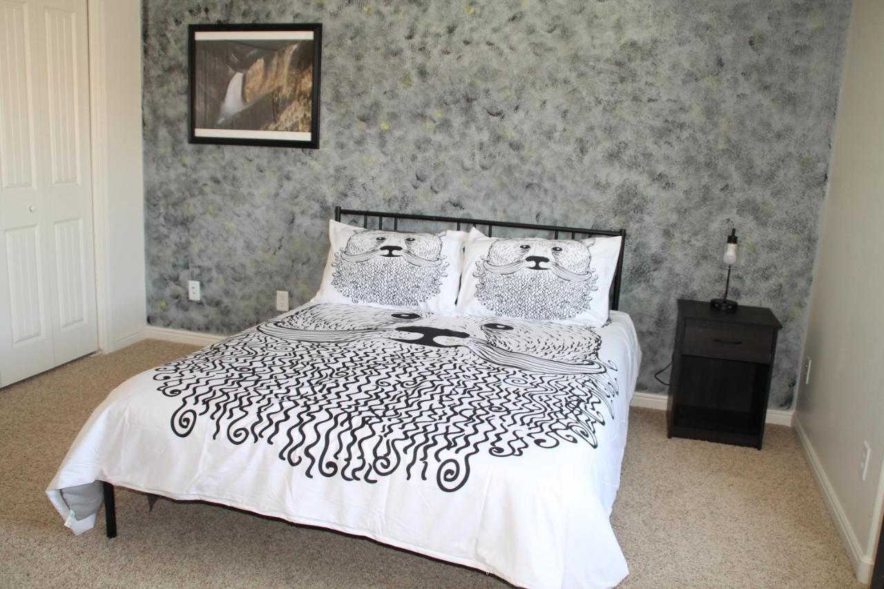 3 Queen Beds, 1 Twin Bed, 2 Rooms, 1 And A Half Bath, Self Check-In, Flexcation Equipped Idaho Falls Buitenkant foto